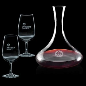 Vantage Carafe and 2 Wine Glasses Engraved 