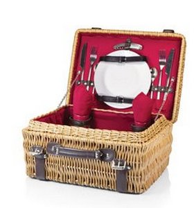 'Champion' Picnic Basket, (Red Lining & Napkins with Dark Brown L 